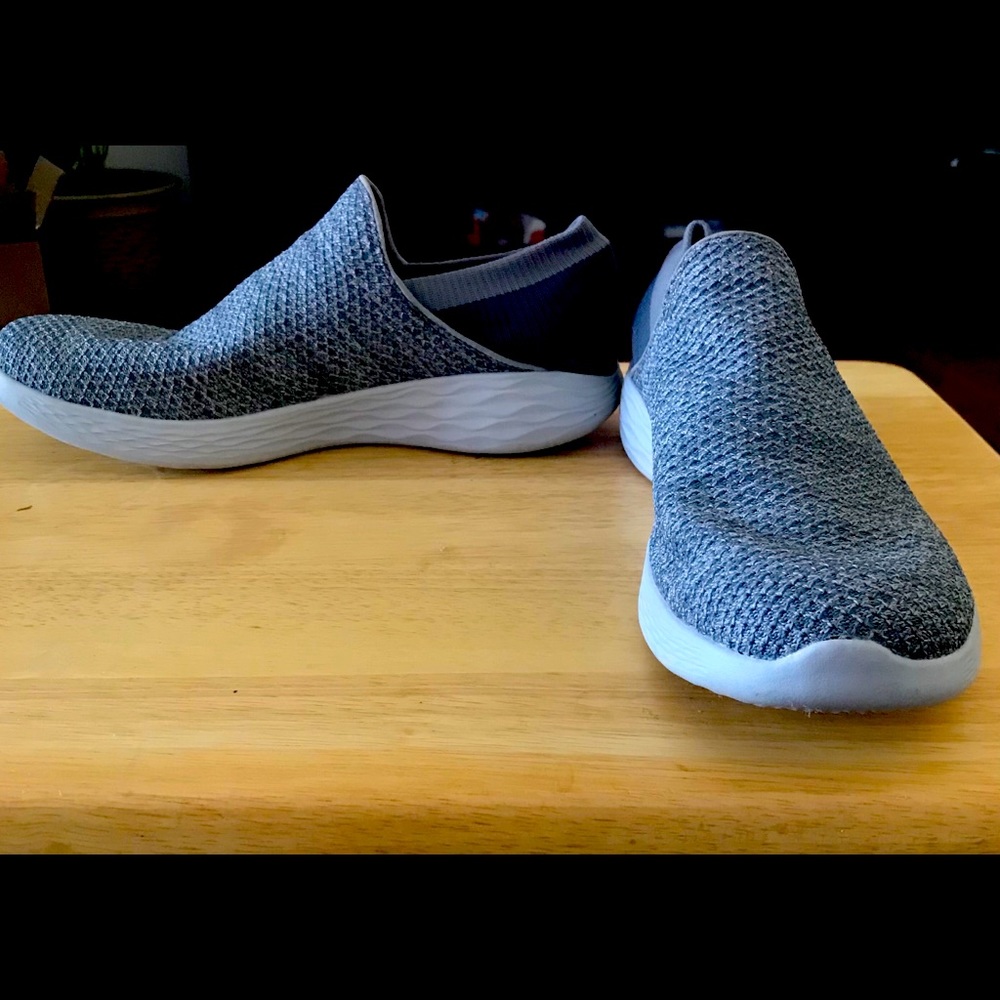 SOLD!!Skechers Ladies Sz 10 Gray-Walking Sneakers